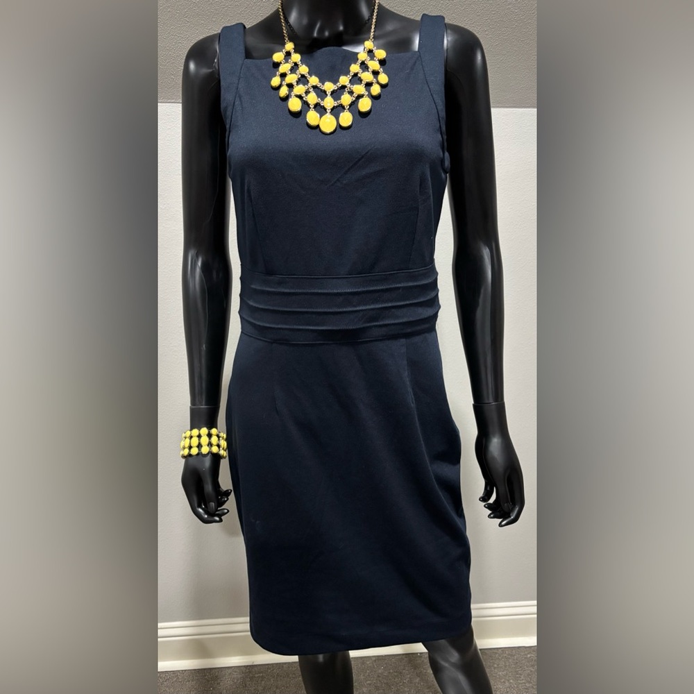 Reynah navy blue fitted fitted shift dress stretch size 2 sleeveless